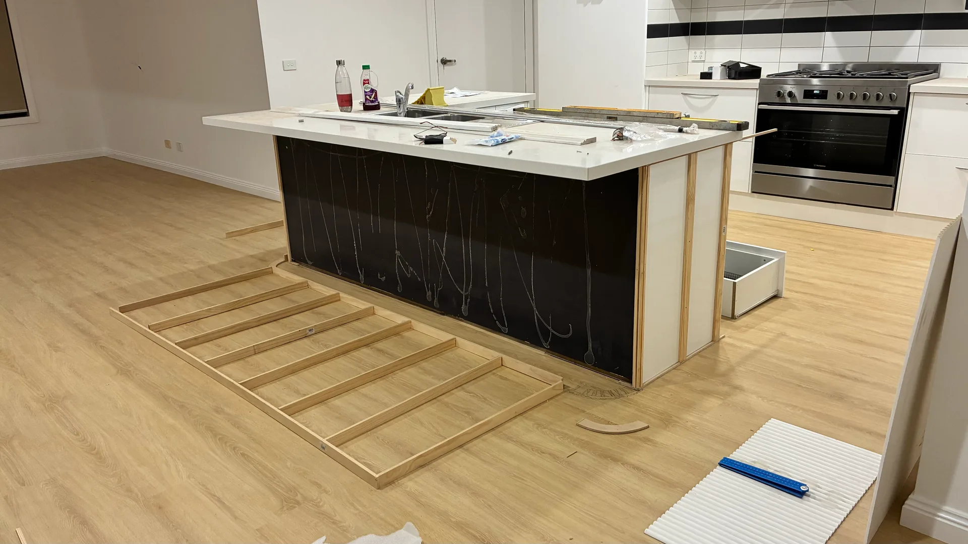 Island-Frame Island-Frame